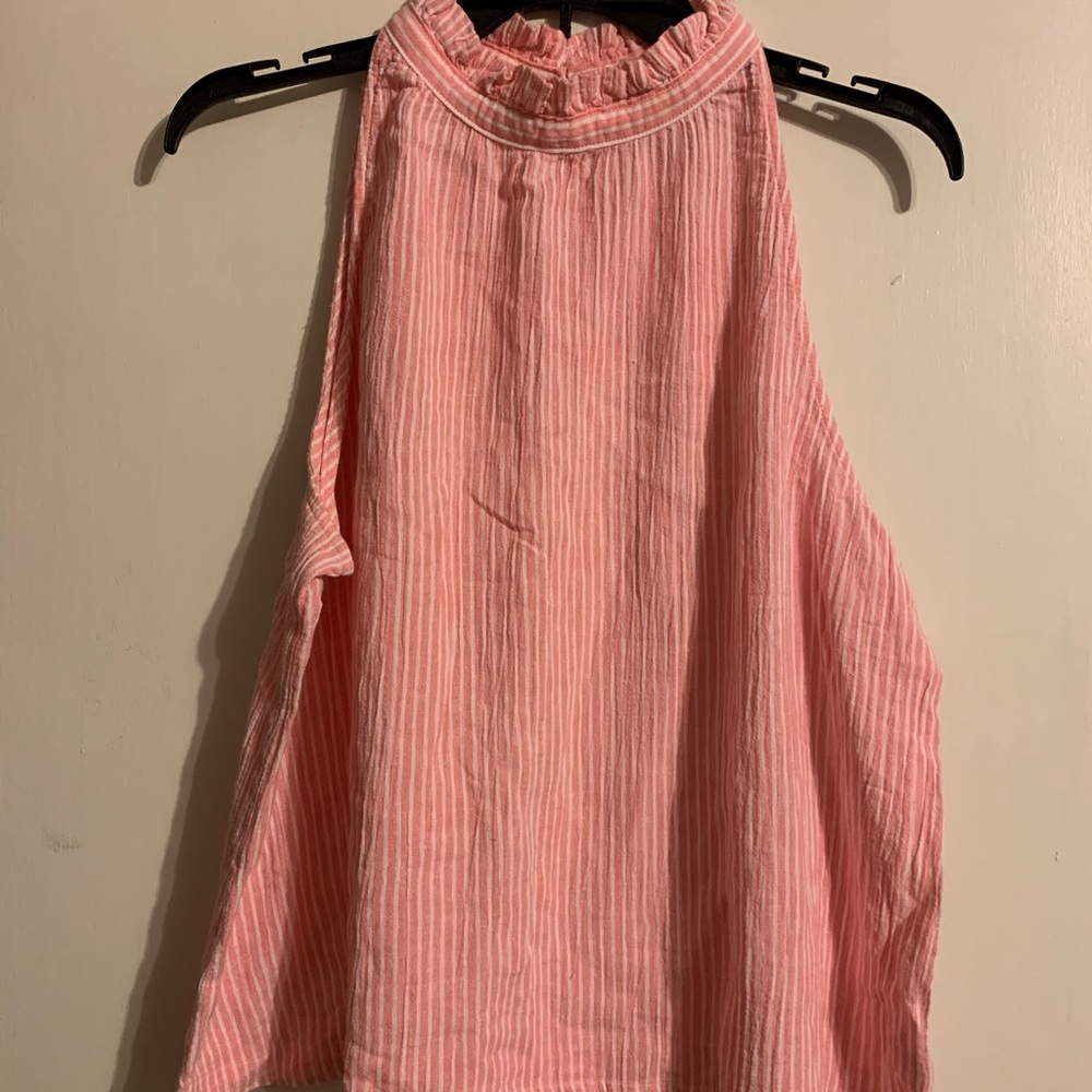 Universal Threads ruffle neck top. Size XL.